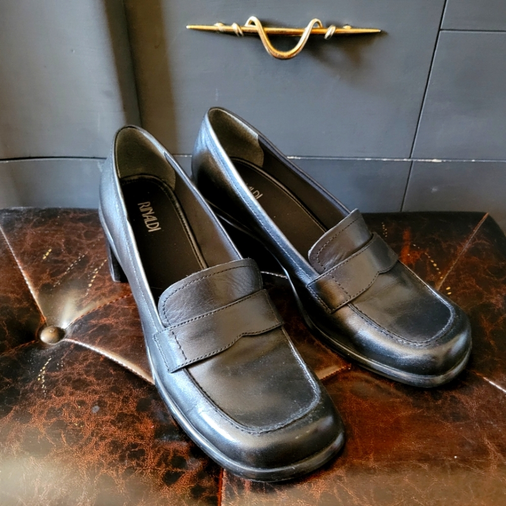 Vintage black leather chunky heeled square toe penny loafers